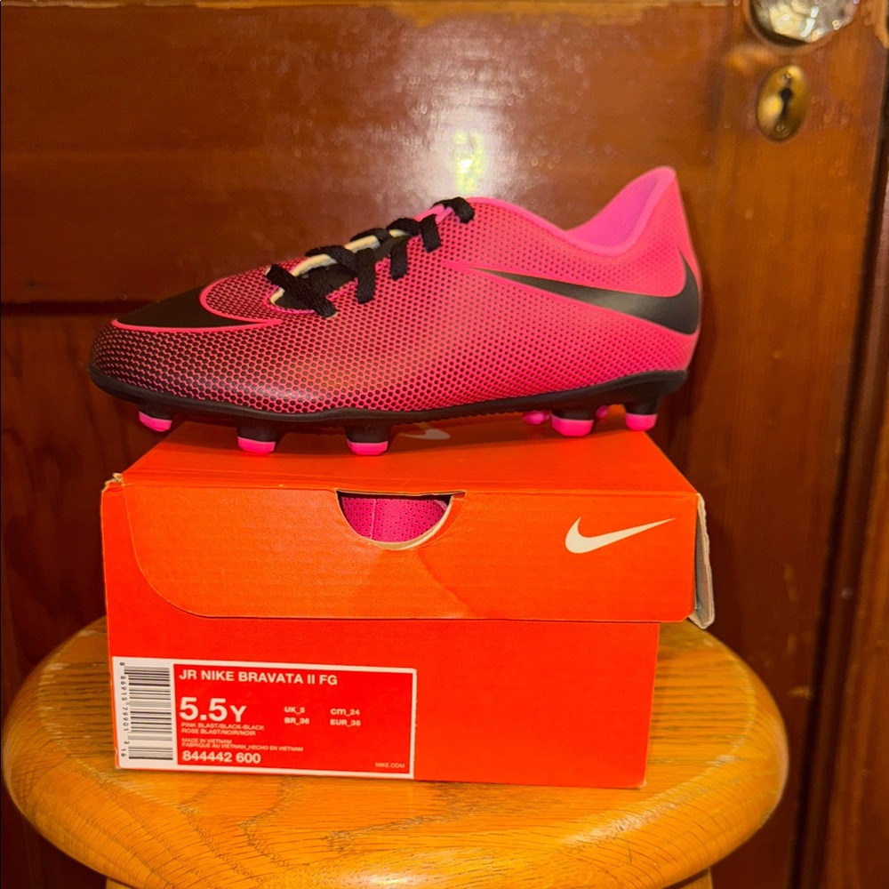 Pink Nike Soccer Cleats Bravata II FG Cleats – 5.5Y –‎ Pink & Black – Brand New